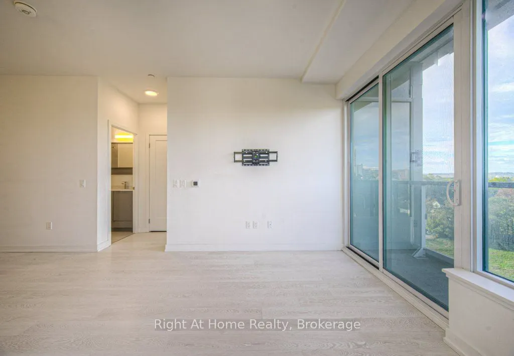 415 MAIN Street W, #716