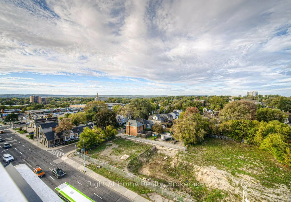 415 MAIN Street W, #716