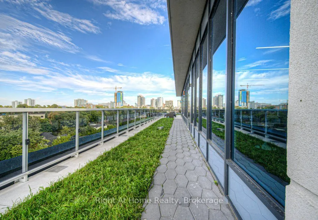 415 MAIN Street W, #716