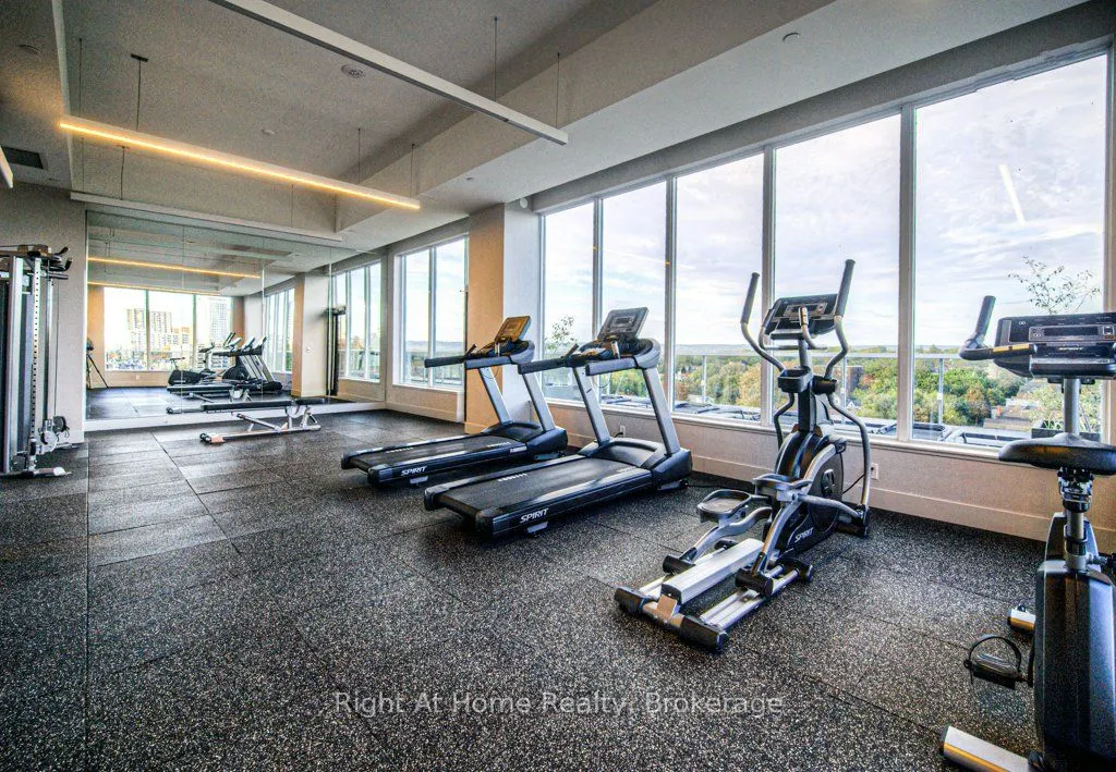 415 MAIN Street W, #716