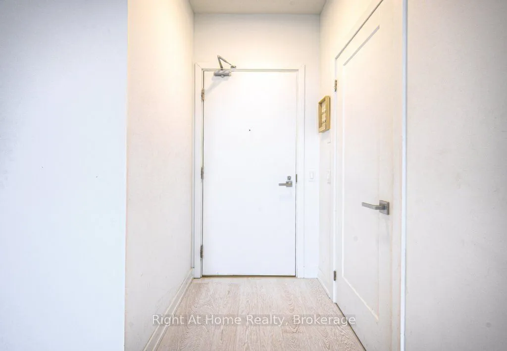 415 MAIN Street W, #716