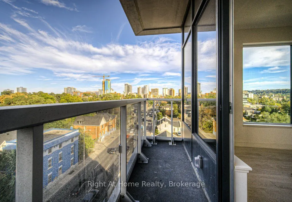 415 MAIN Street W, #716