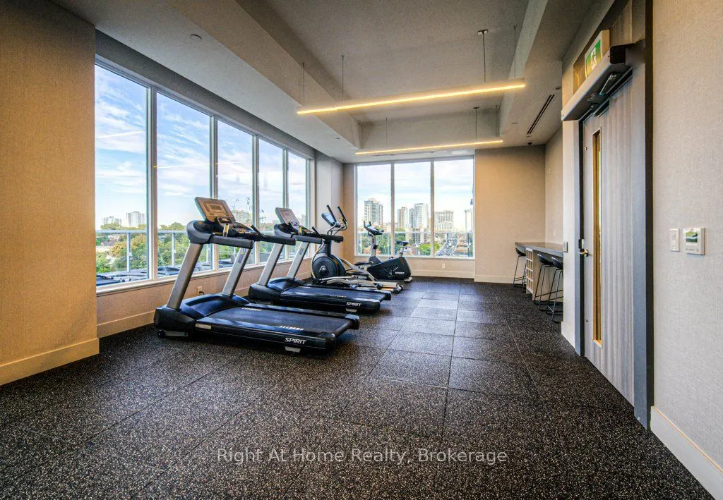 415 MAIN Street W, #716