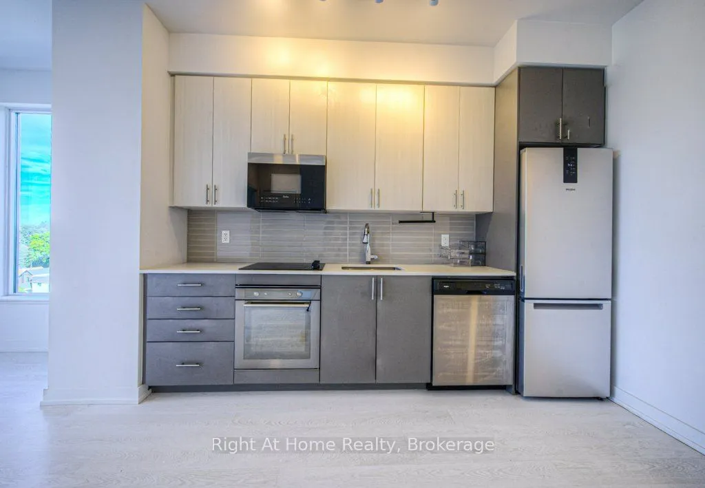 415 MAIN Street W, #716