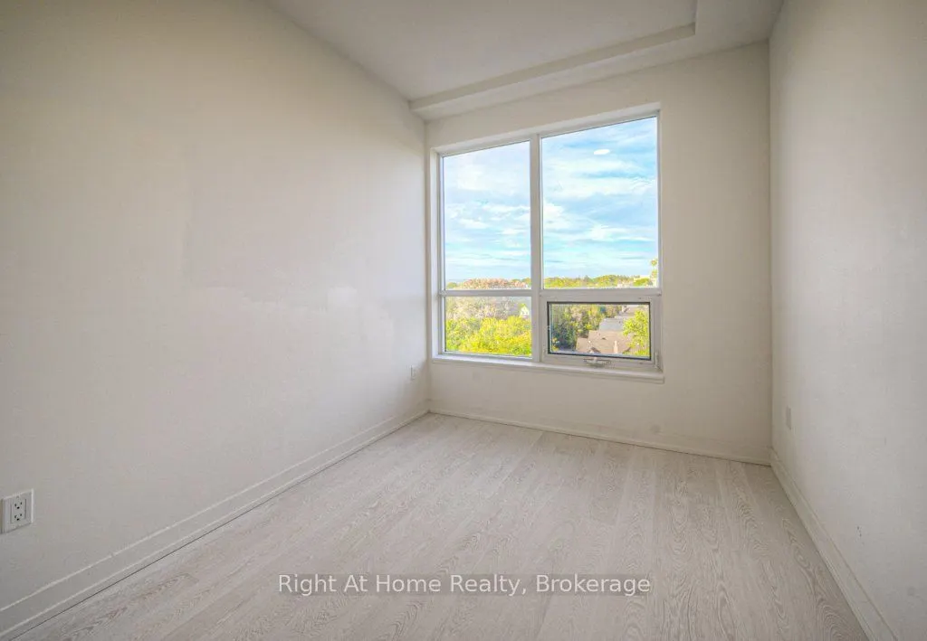 415 MAIN Street W, #716