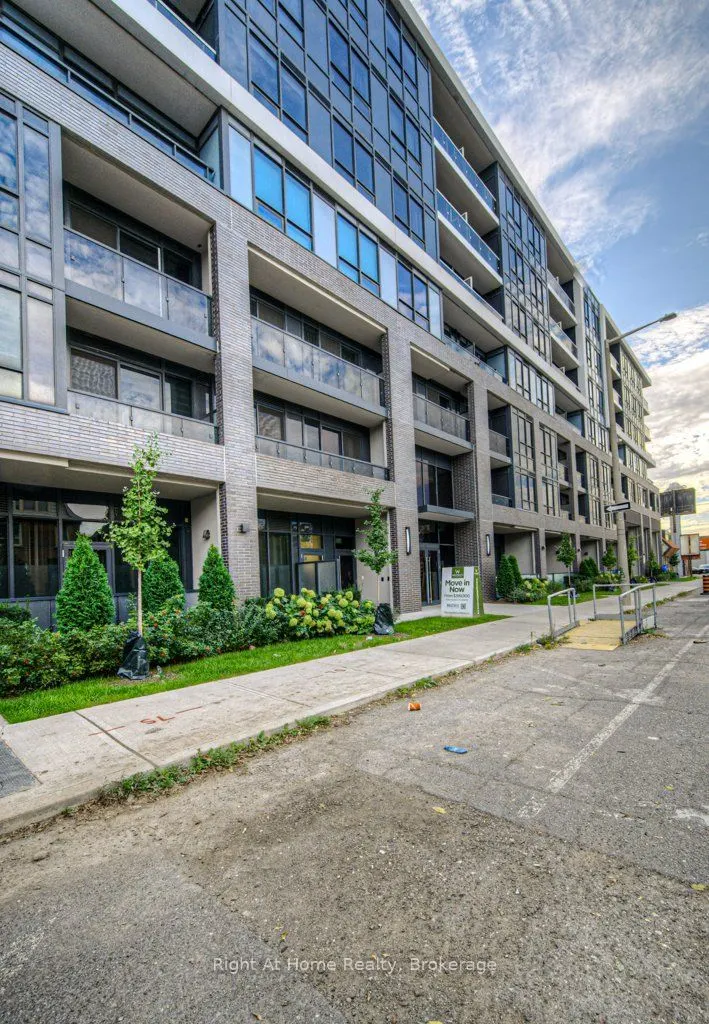 415 MAIN Street W, #716