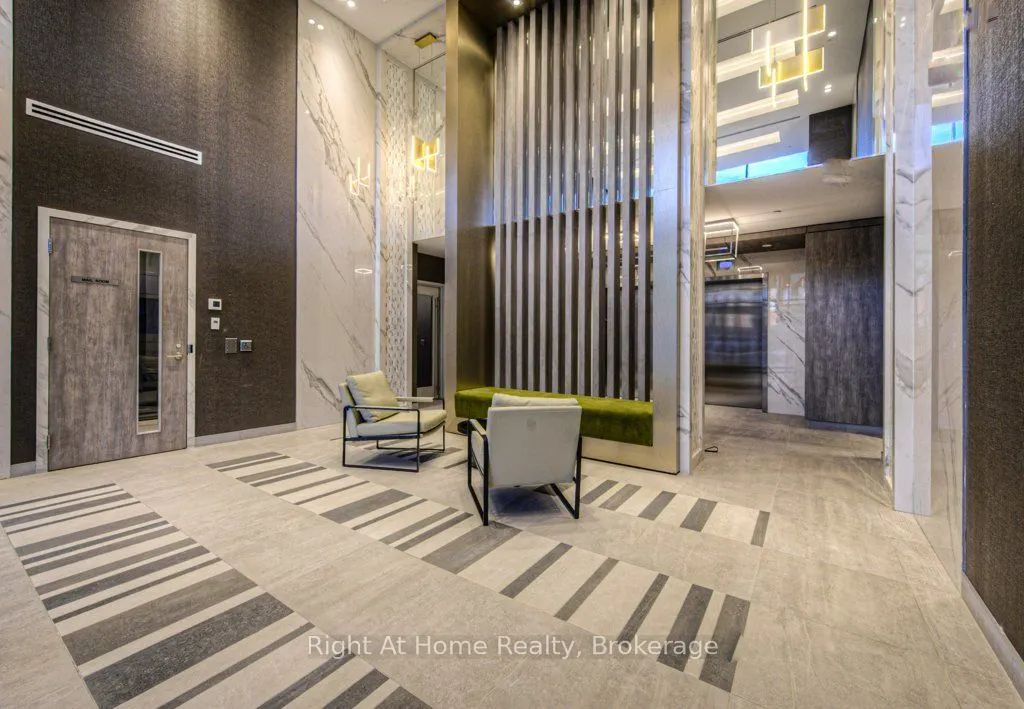 415 MAIN Street W, #716