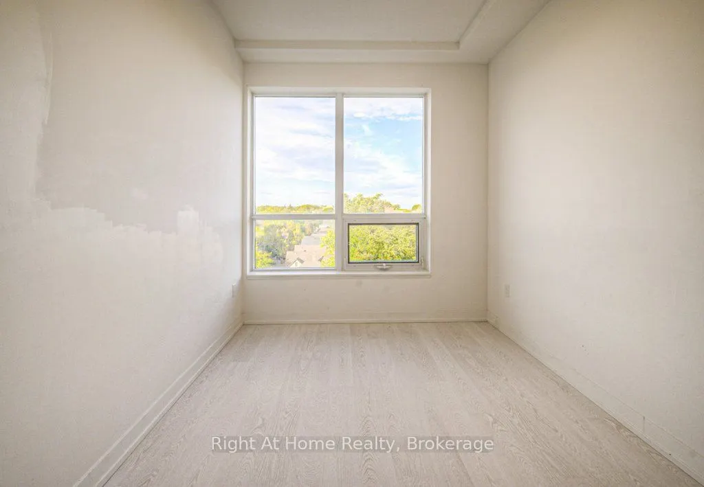 415 MAIN Street W, #716