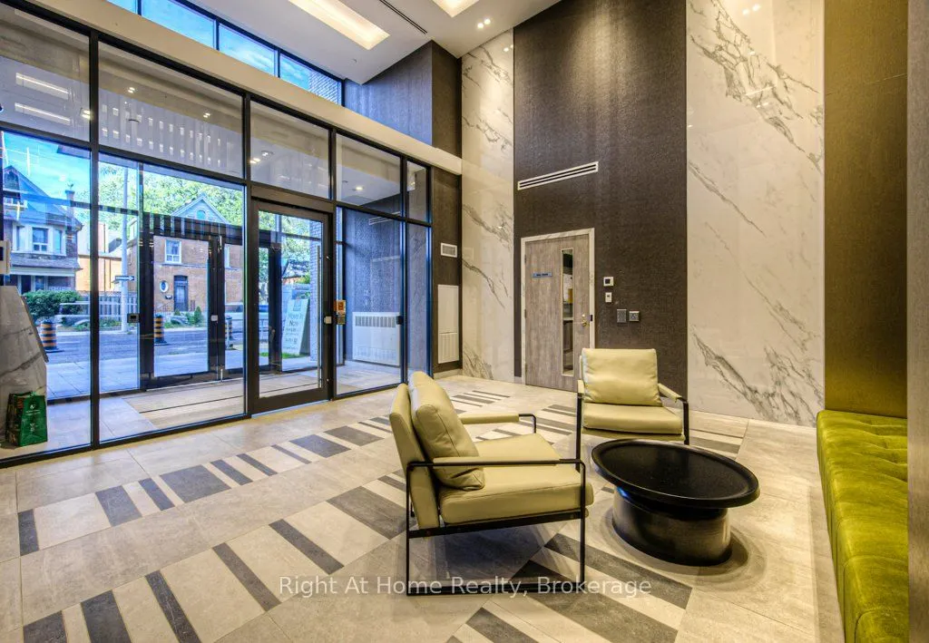 415 MAIN Street W, #716
