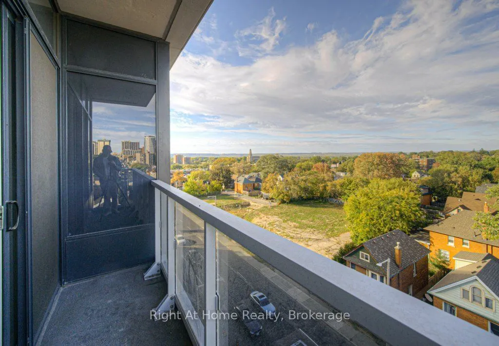 415 MAIN Street W, #716