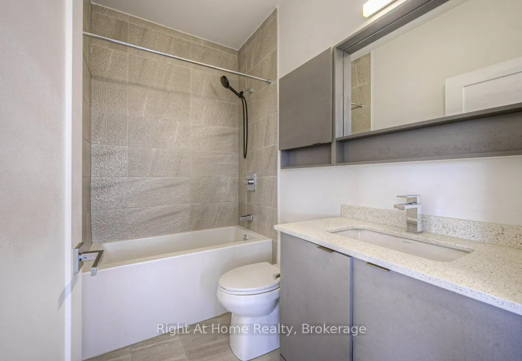 415 MAIN Street W, #716