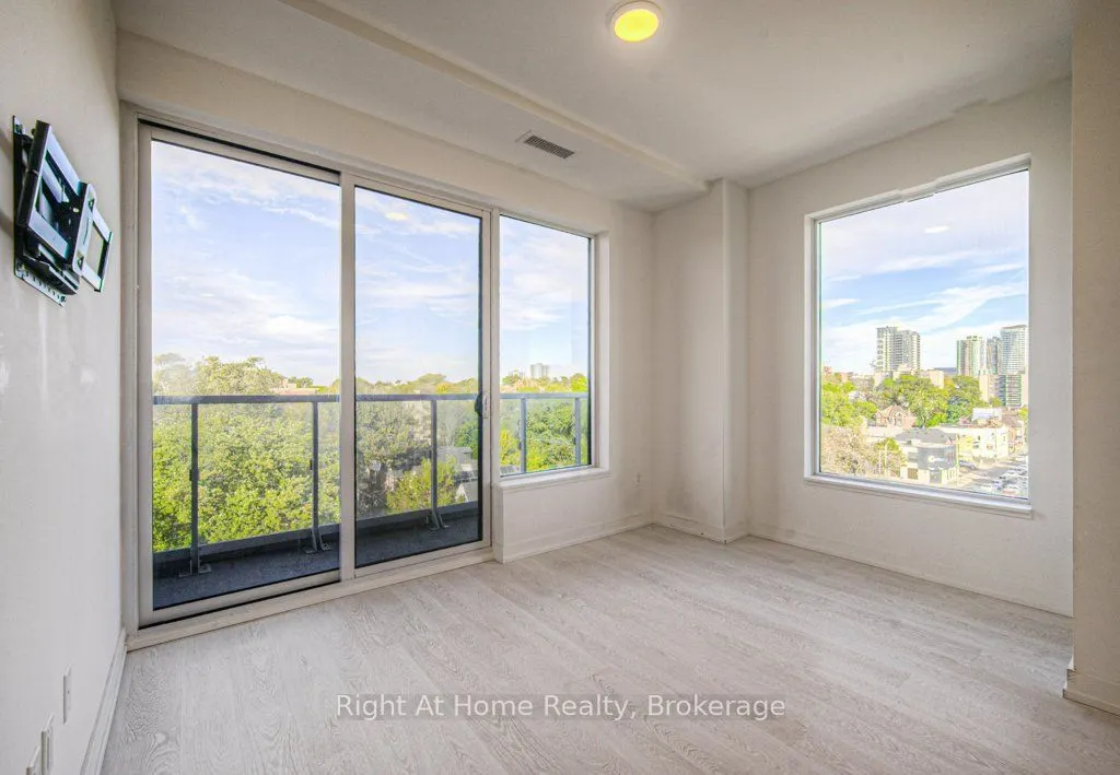 415 MAIN Street W, #716