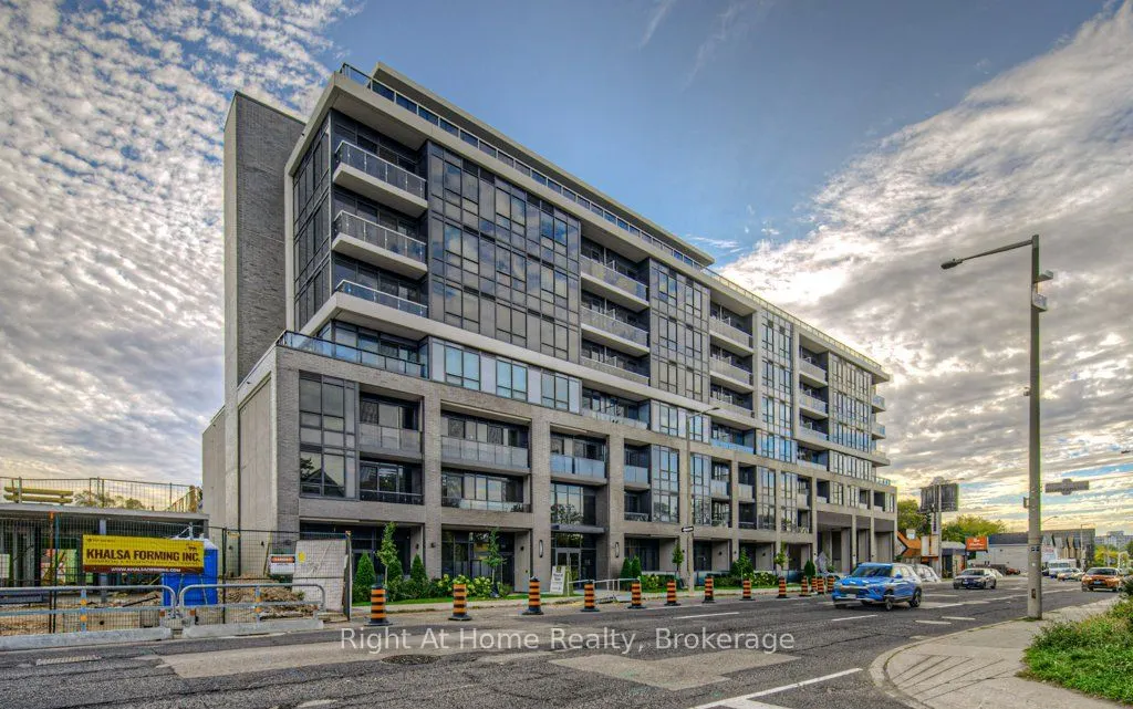 415 MAIN Street W, #716