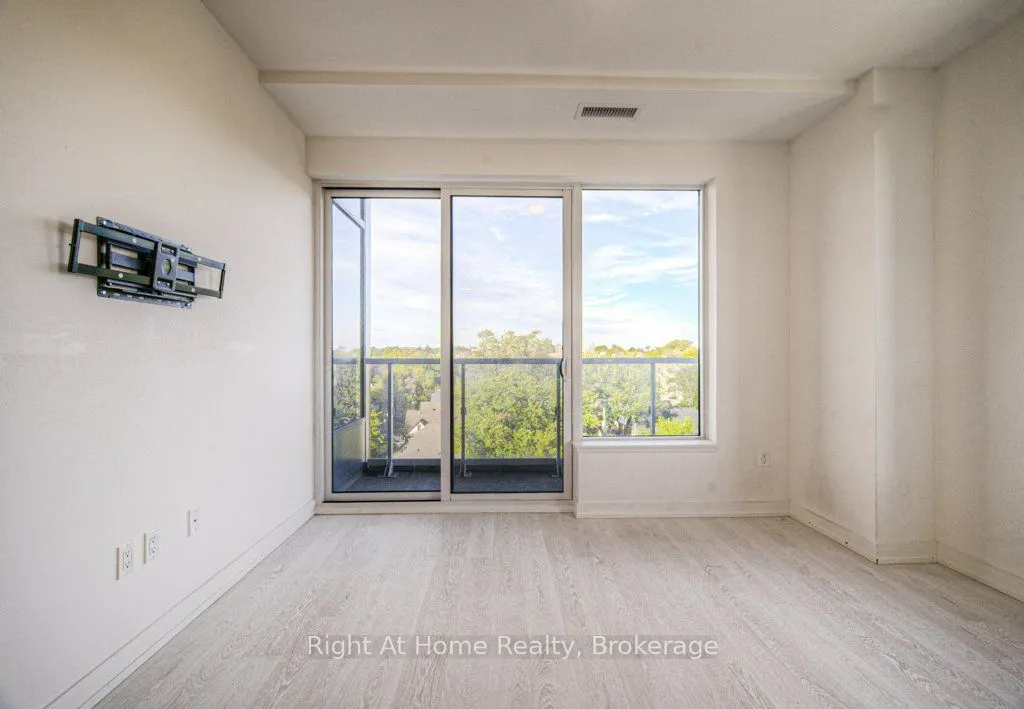415 MAIN Street W, #716