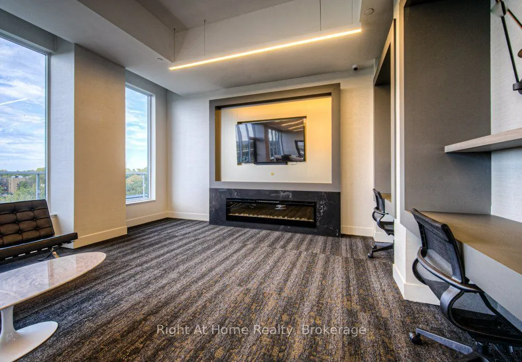 415 MAIN Street W, #716