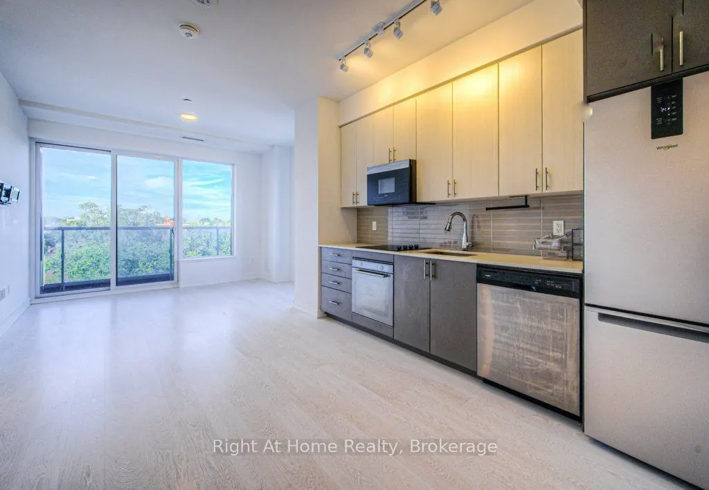 415 MAIN Street W, #716