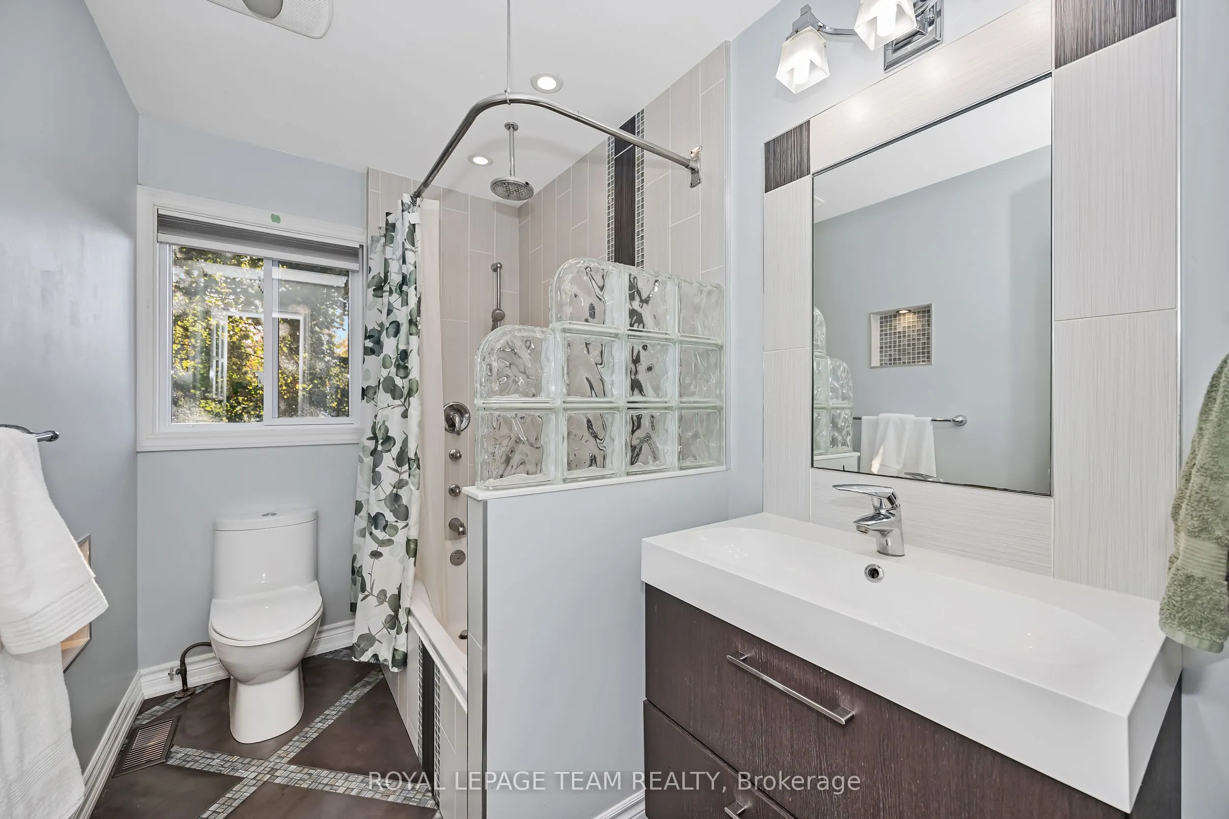 1115 Des Cerisiers Street