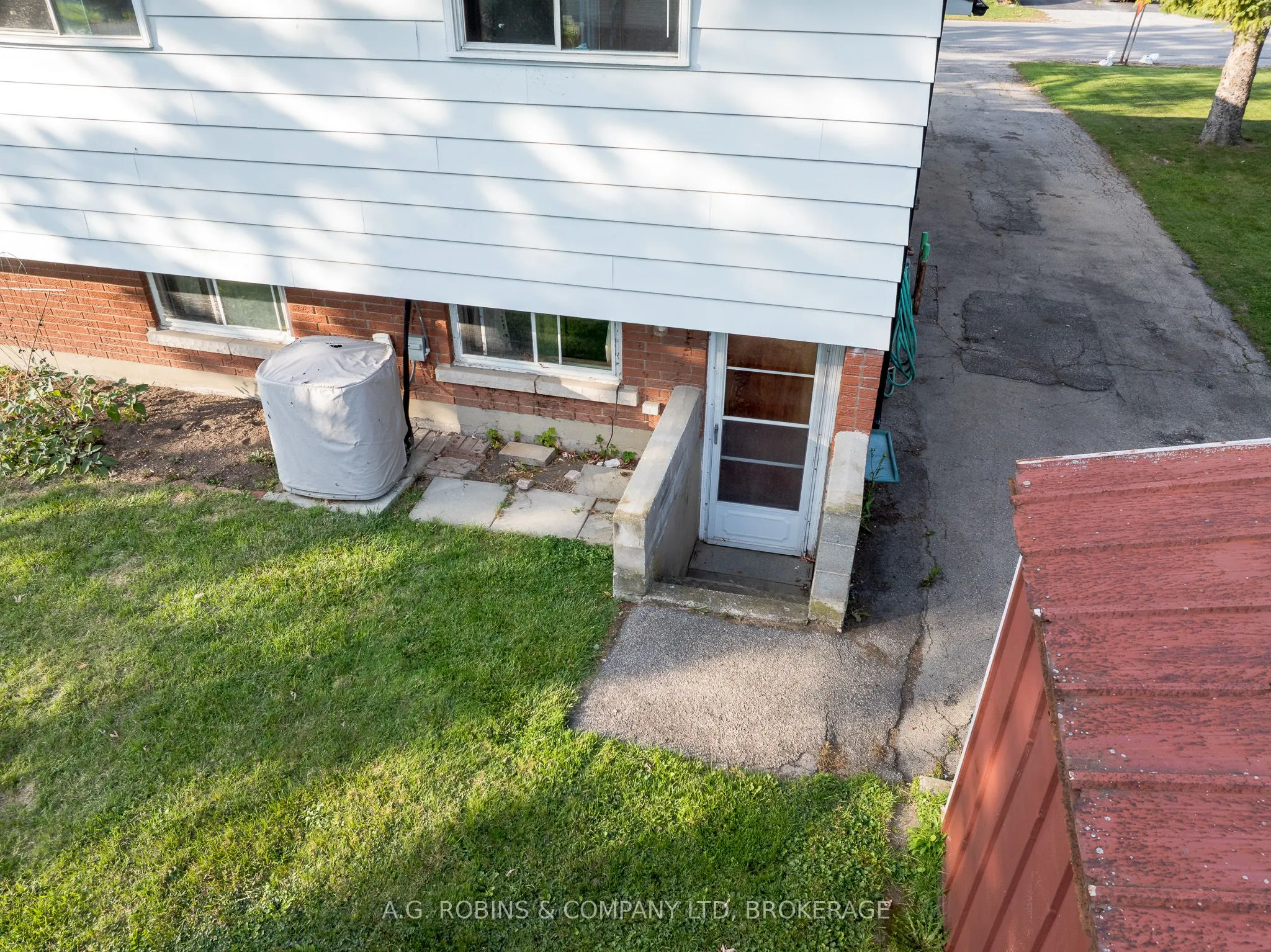 678 Sugarloaf Street