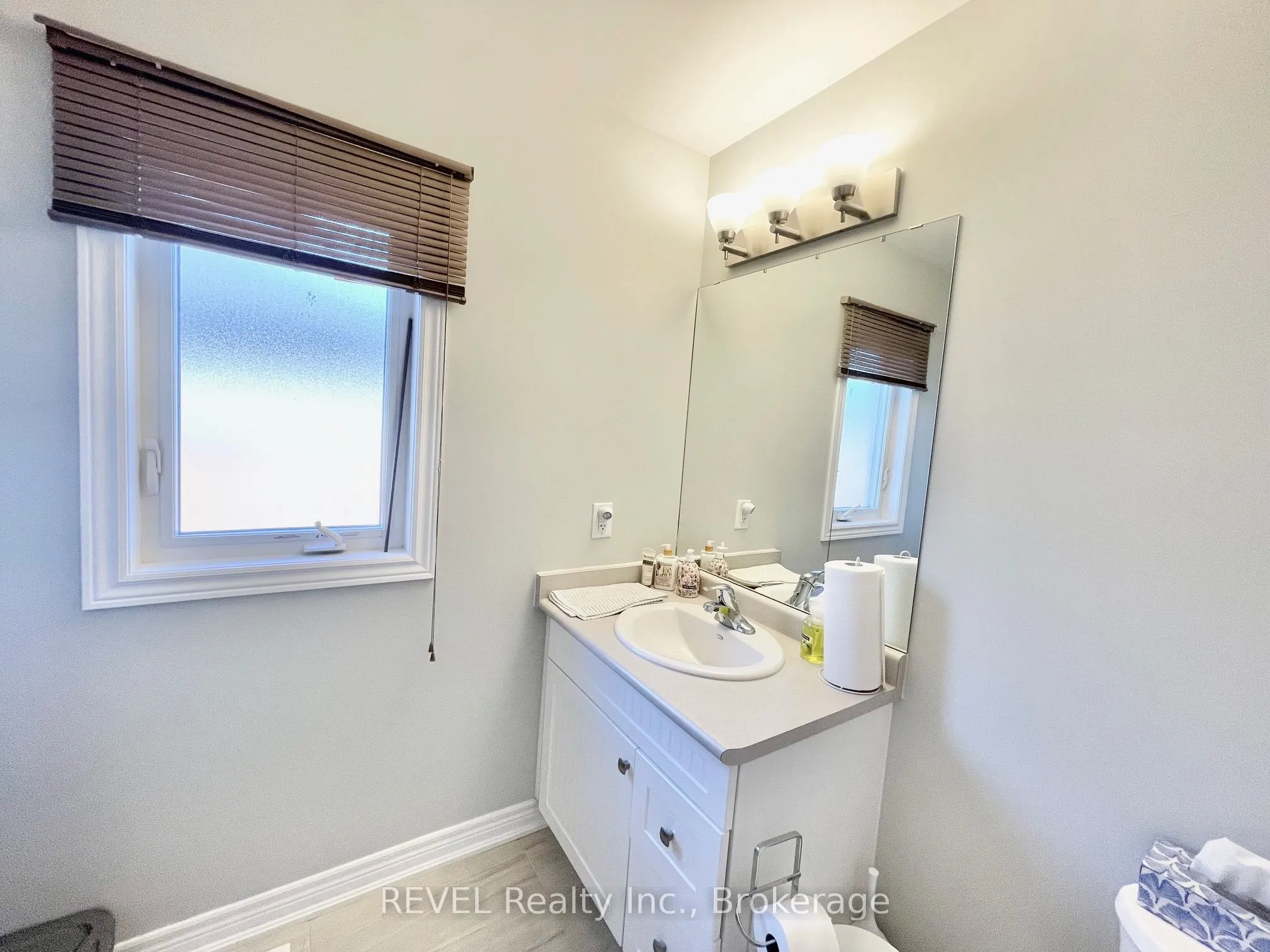 30 BOUNTY Avenue, #Main Floor w Partial Bsmt