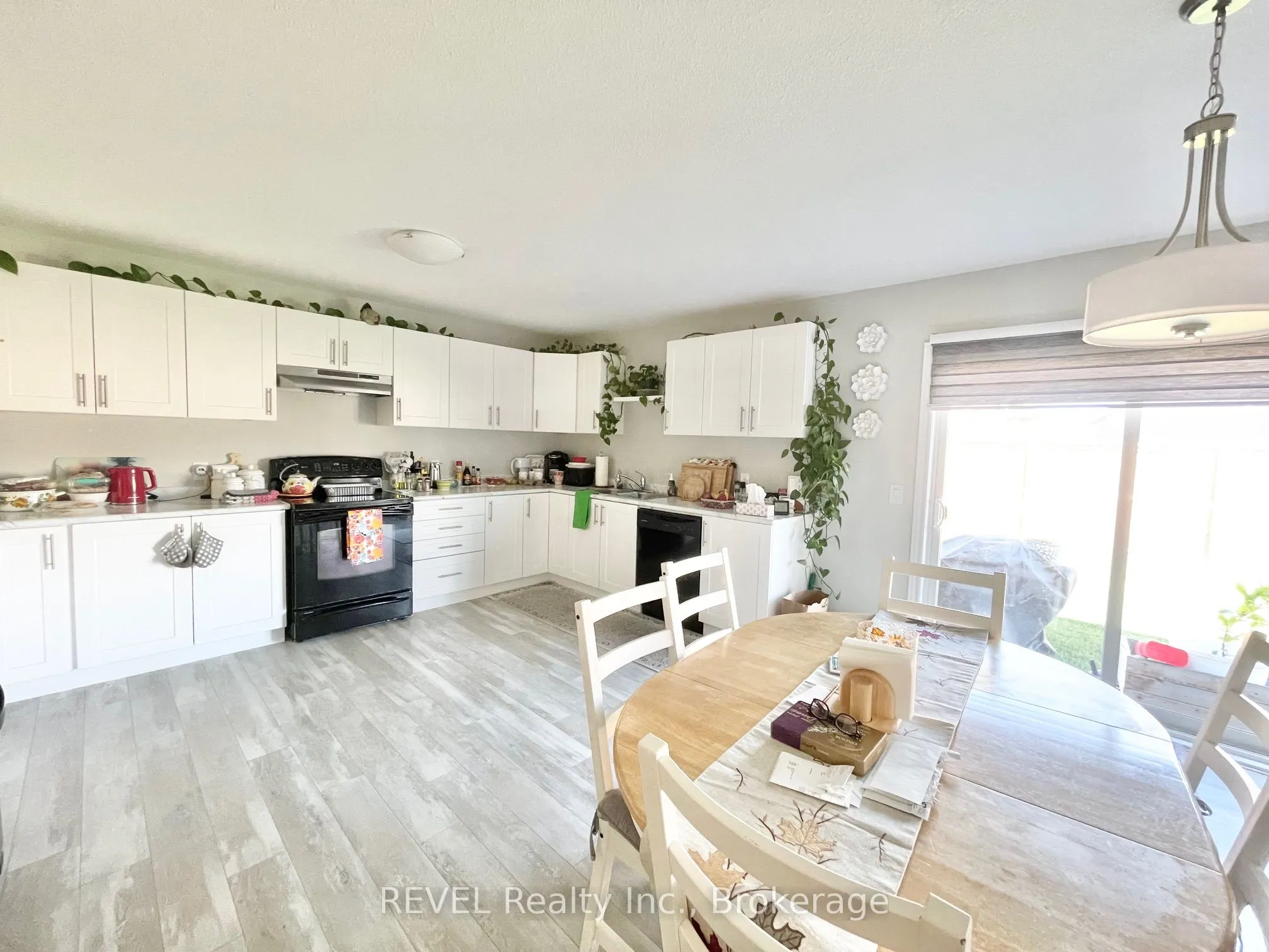 30 BOUNTY Avenue, #Main Floor w Partial Bsmt