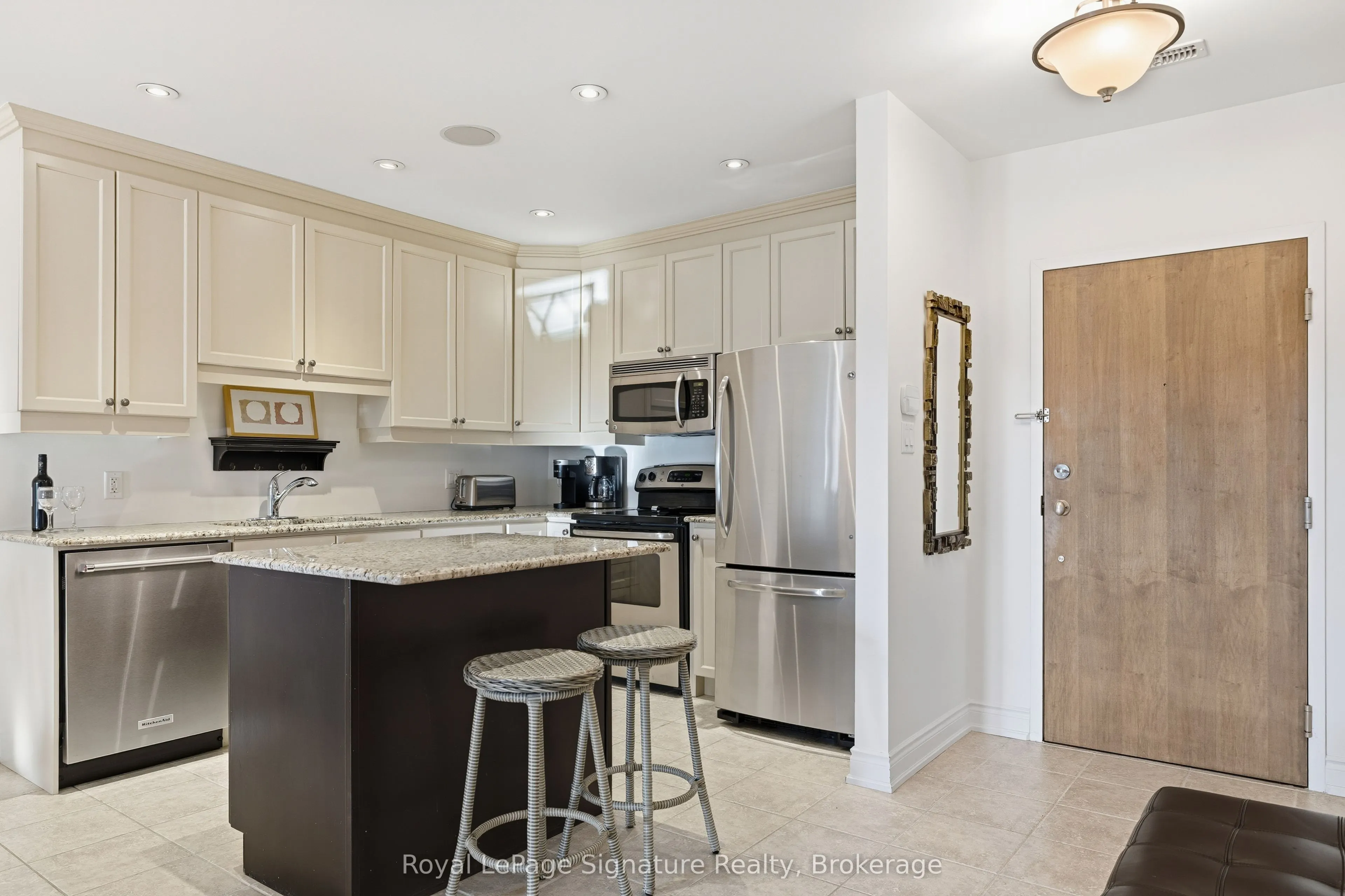 27 Beaver Street, #207