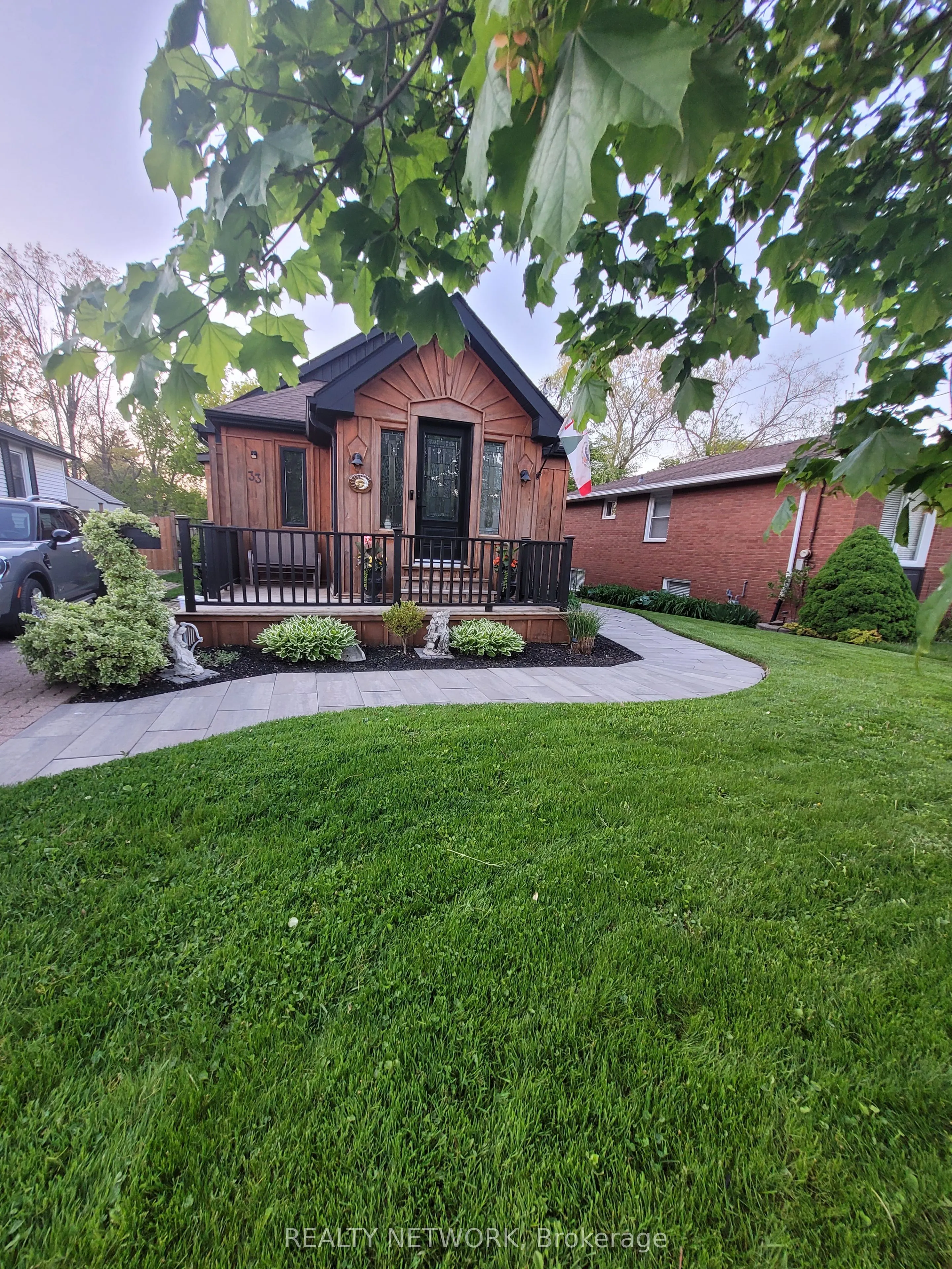 33 Rosedale Avenue