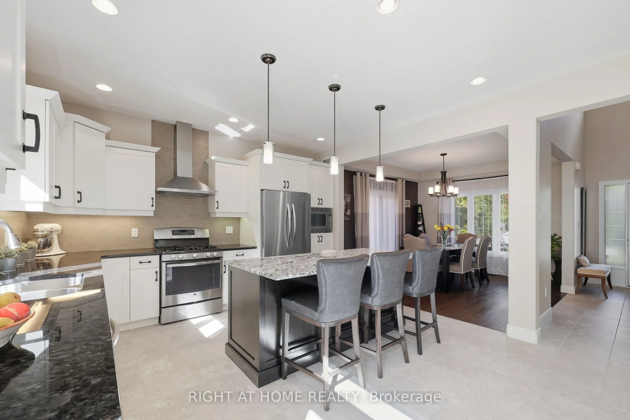 35 Caverhill Crescent