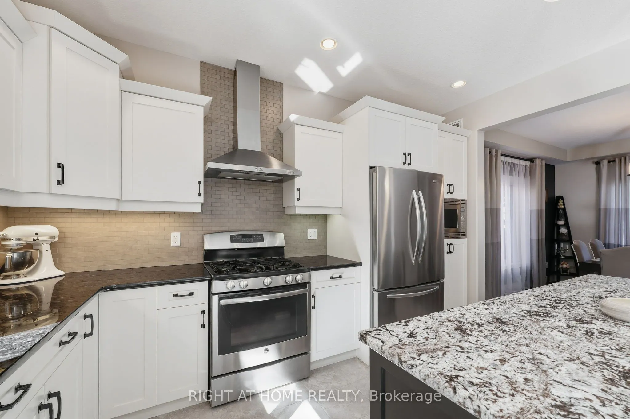 35 Caverhill Crescent