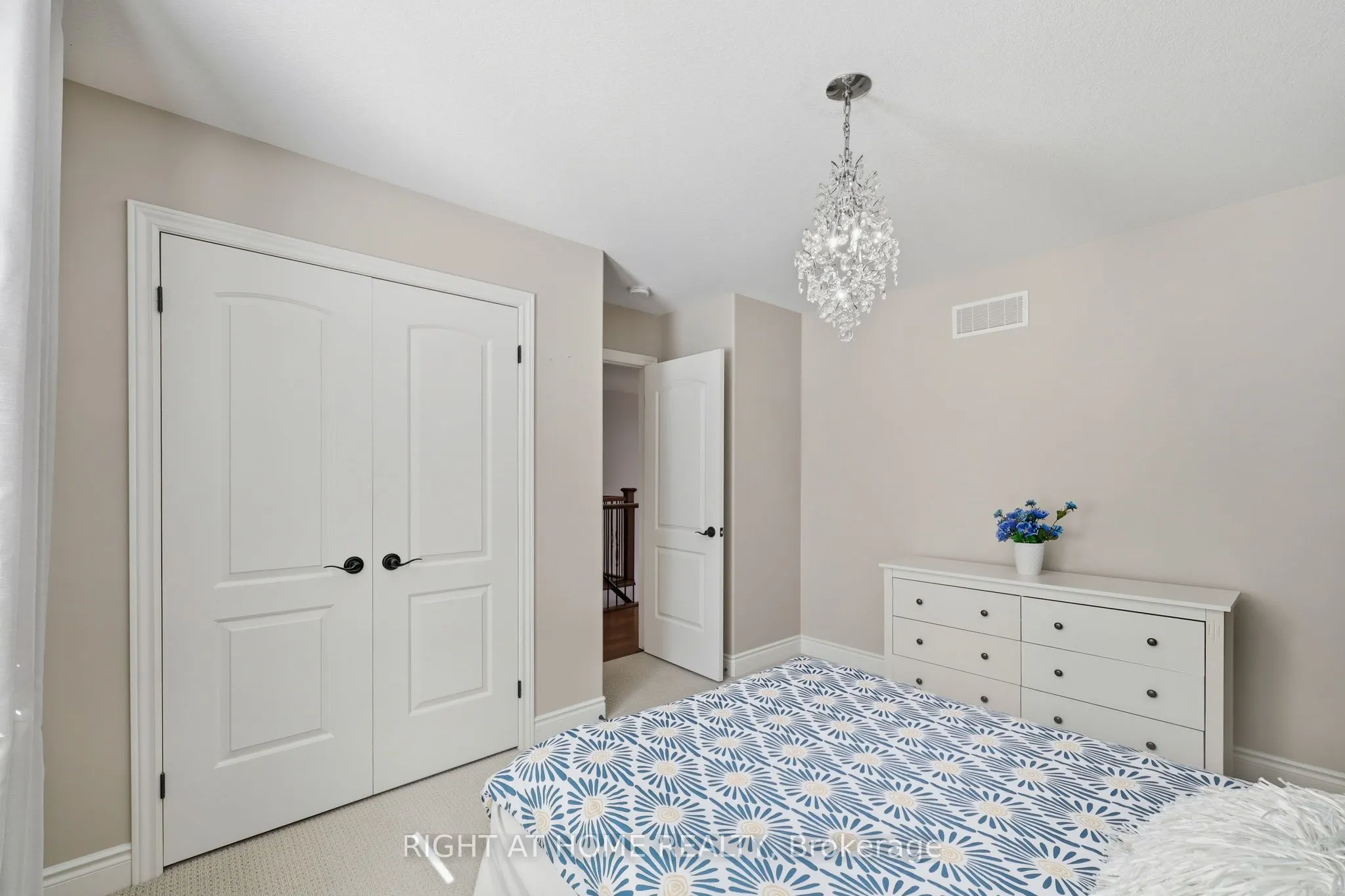 35 Caverhill Crescent