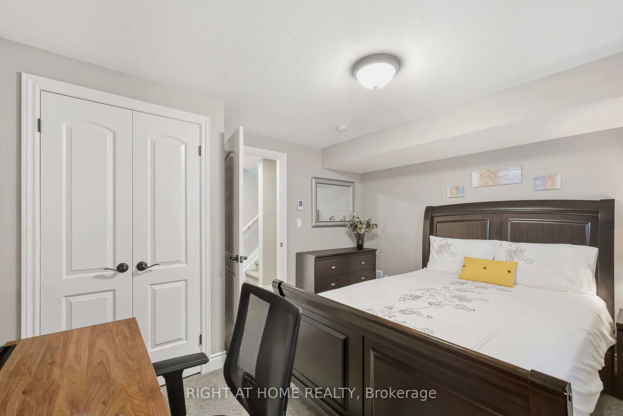 35 Caverhill Crescent