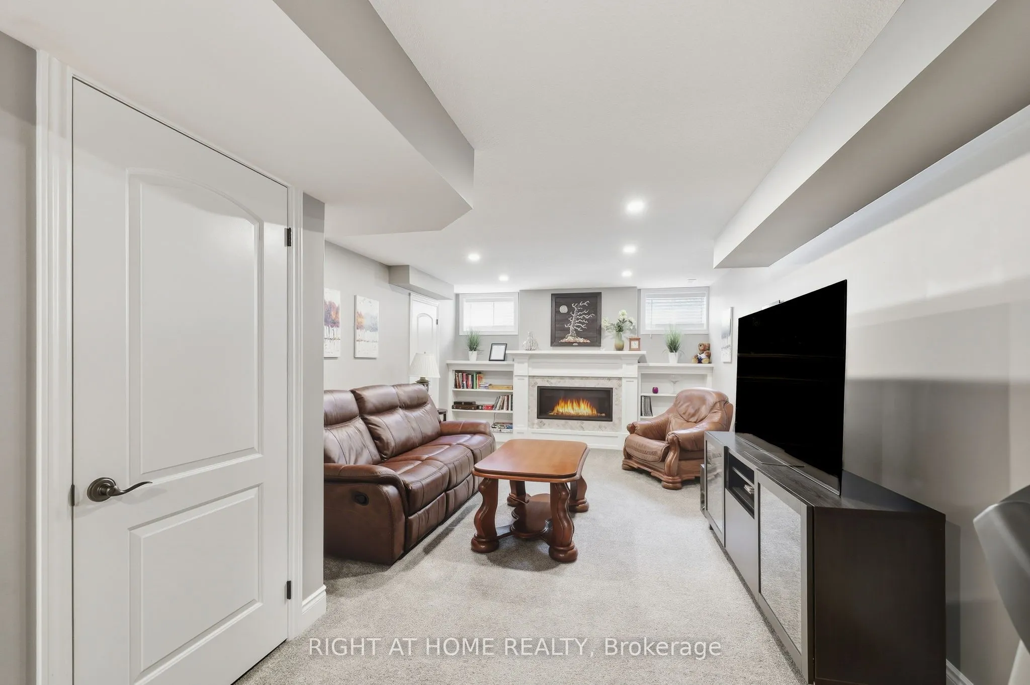 35 Caverhill Crescent