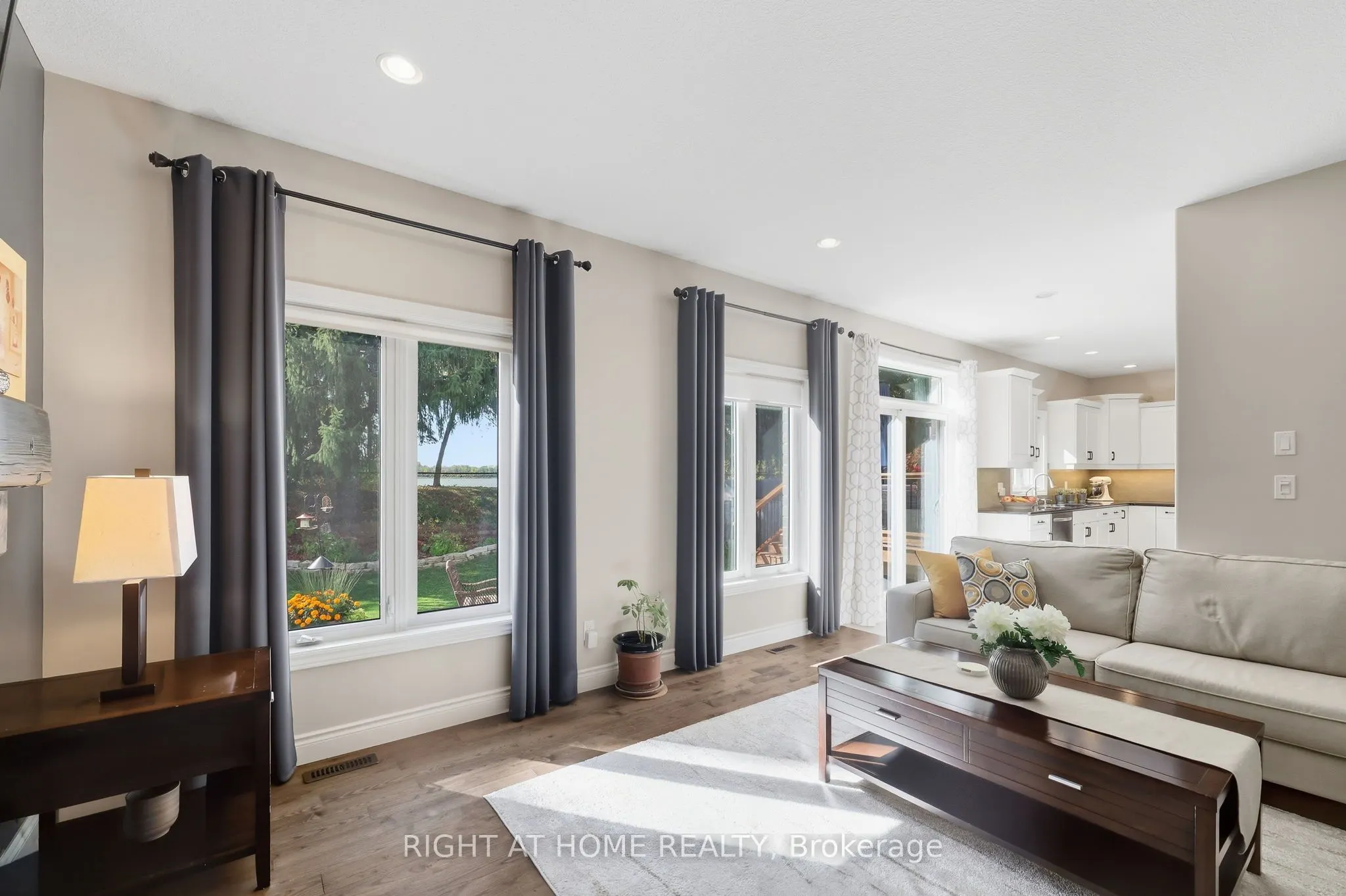 35 Caverhill Crescent