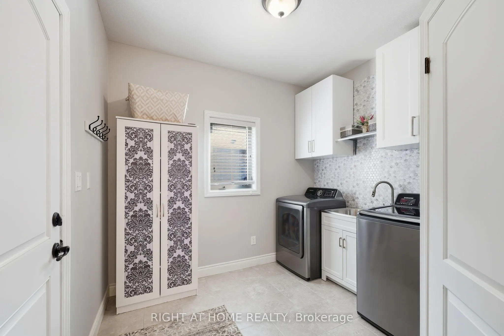 35 Caverhill Crescent