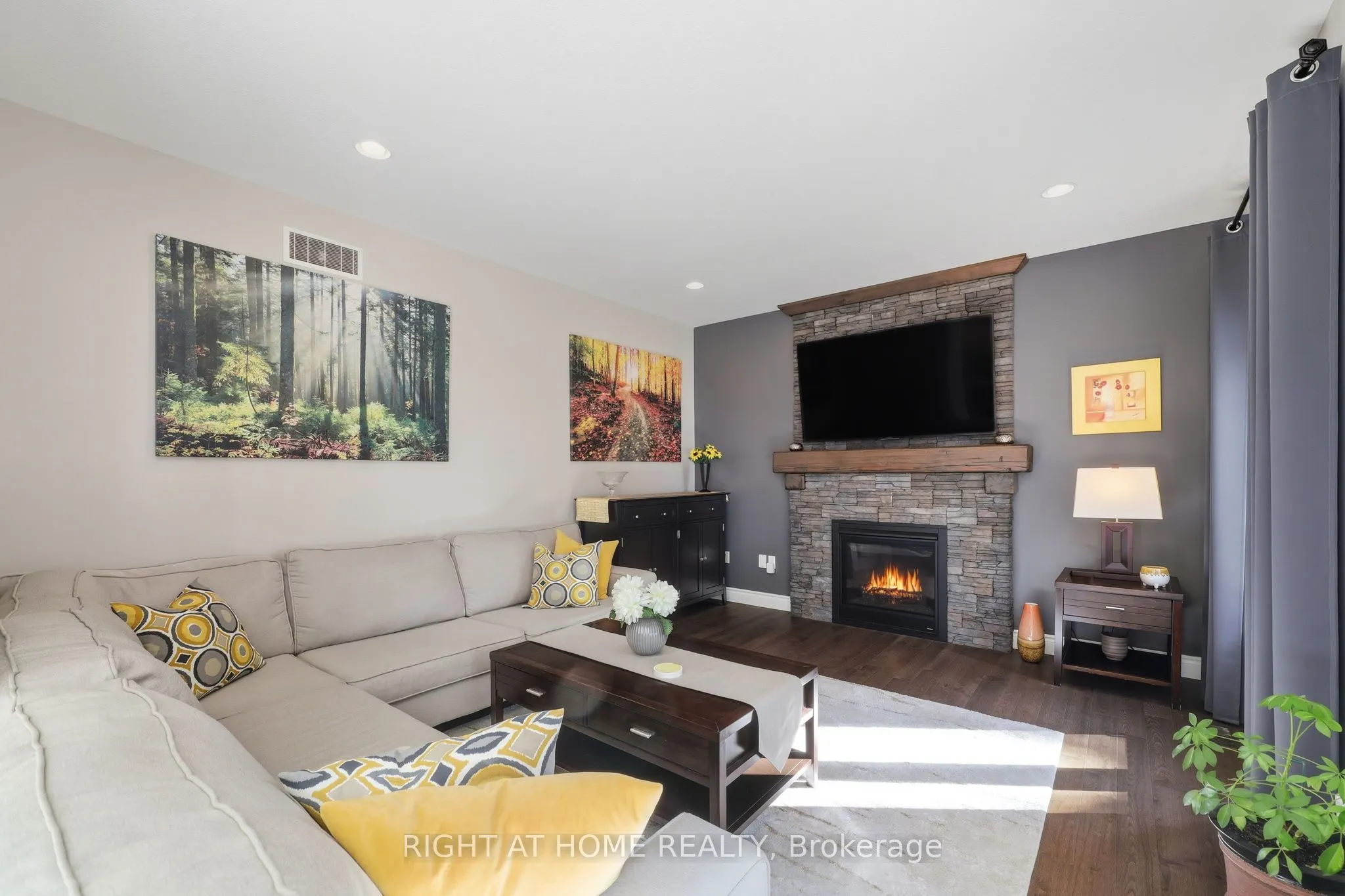 35 Caverhill Crescent