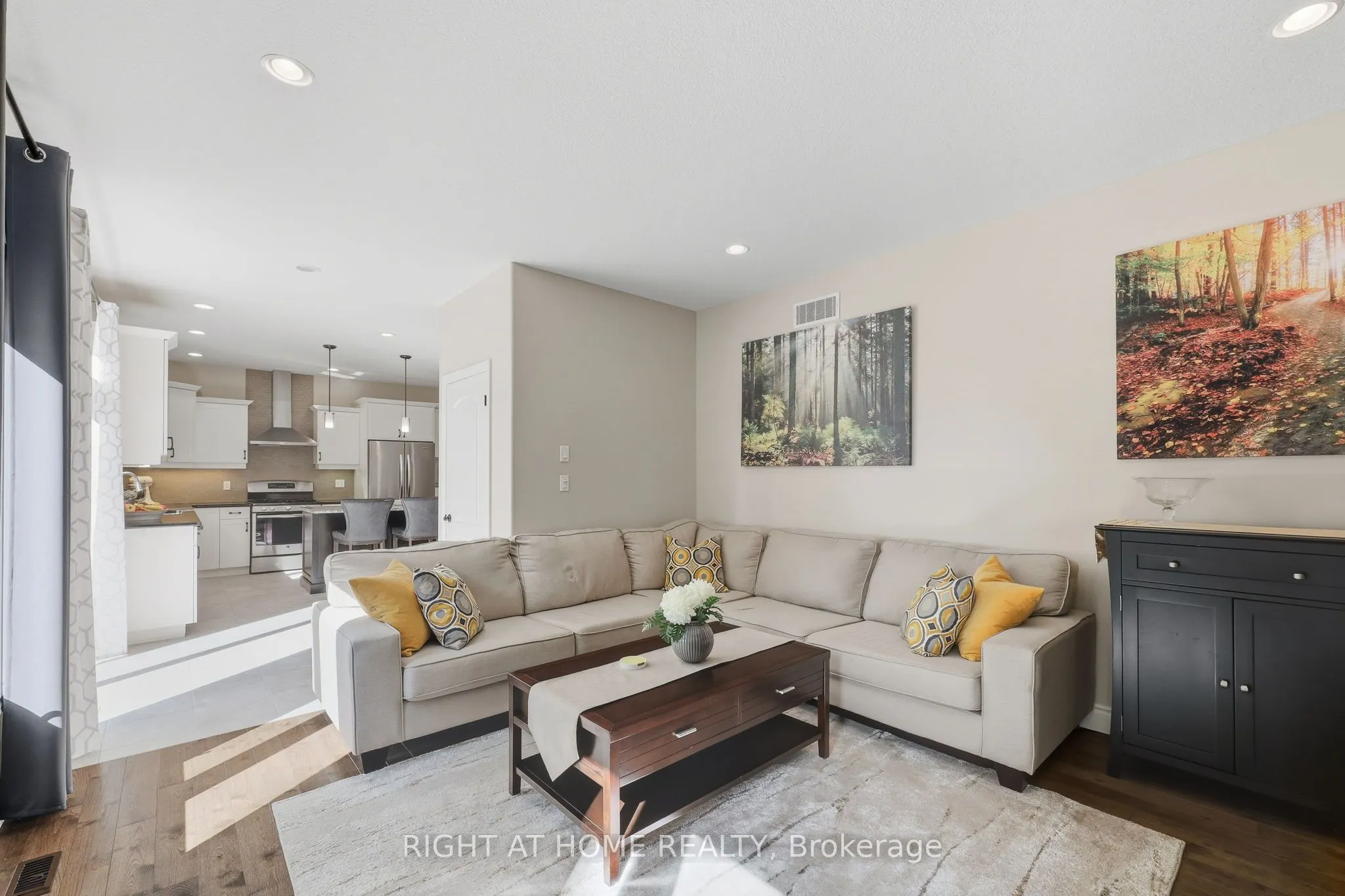35 Caverhill Crescent