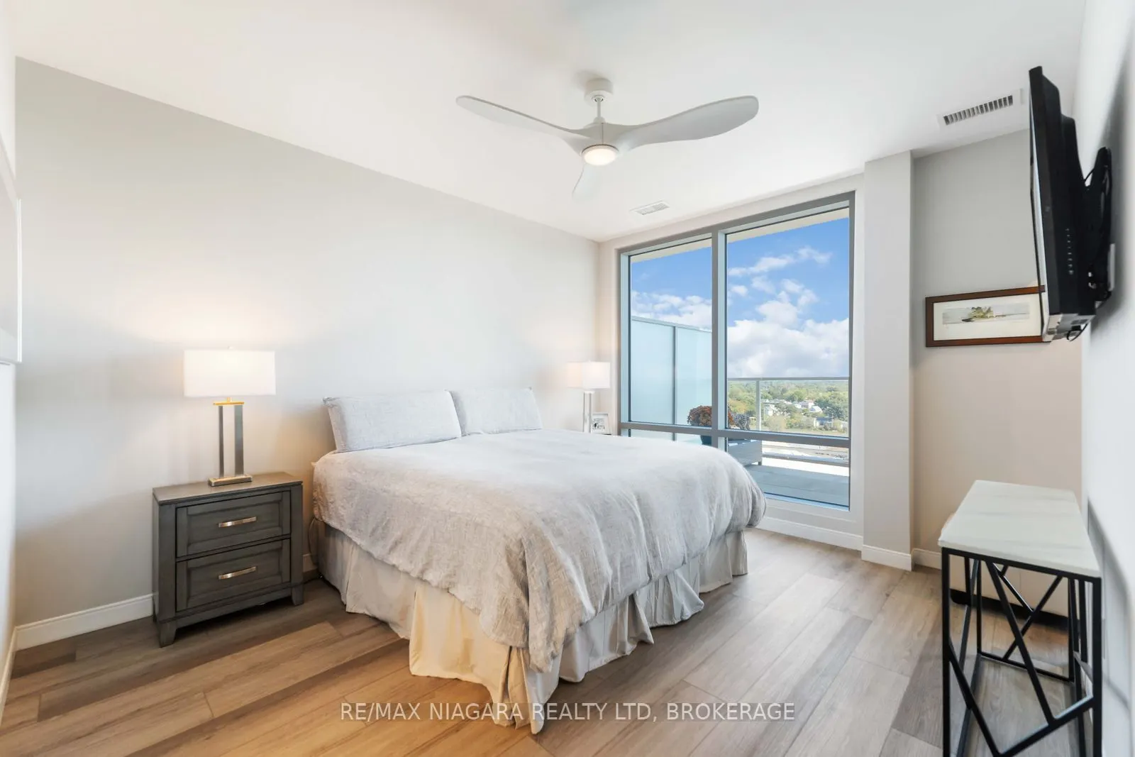 118 West Street, #Penthouse Unit 903