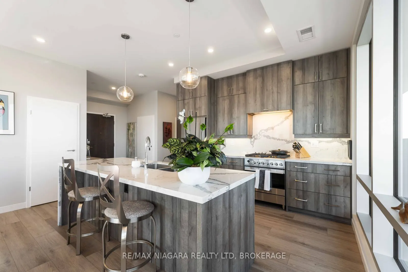 118 West Street, #Penthouse Unit 903