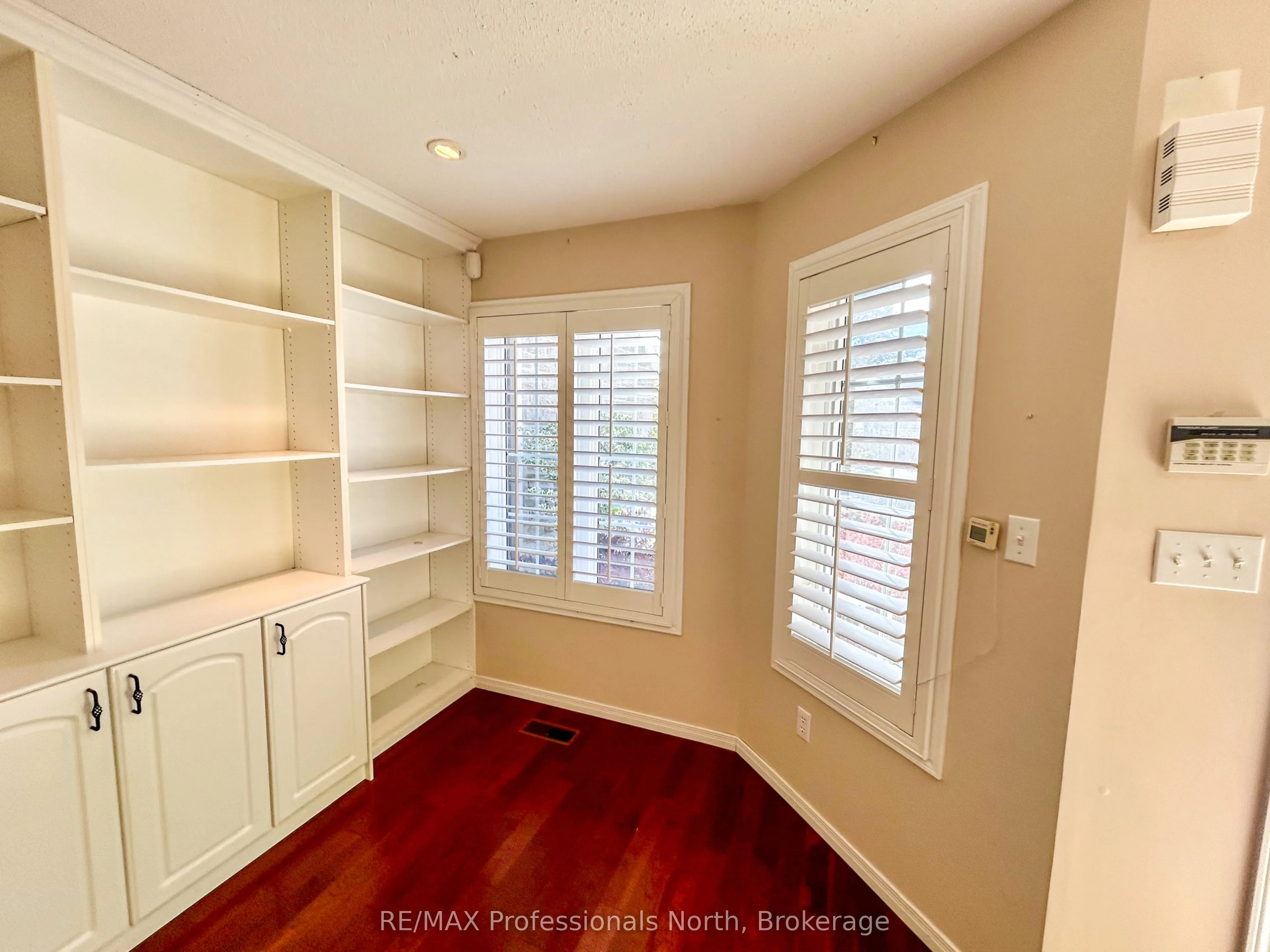 1406 Hancox Court