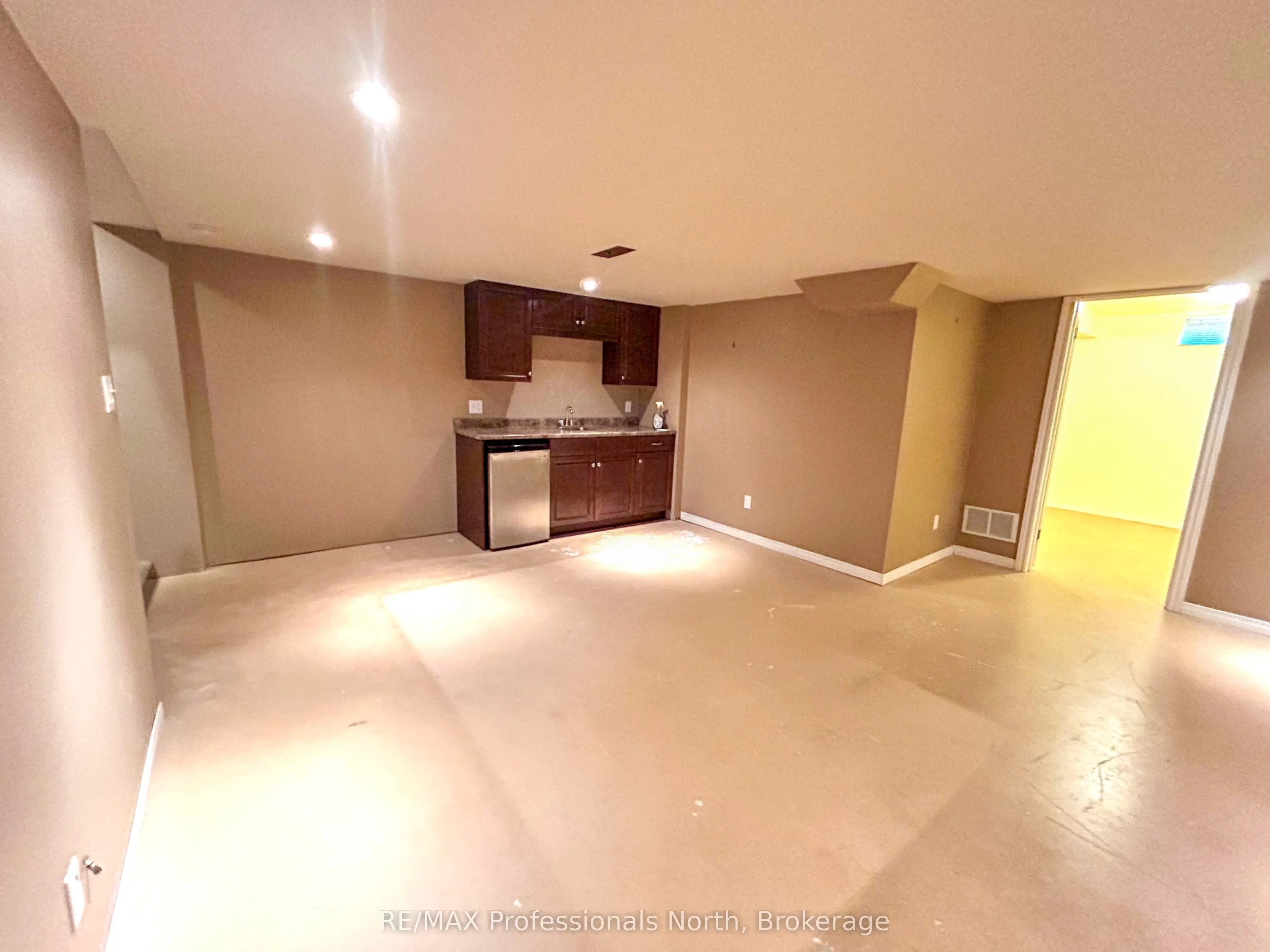 1406 Hancox Court