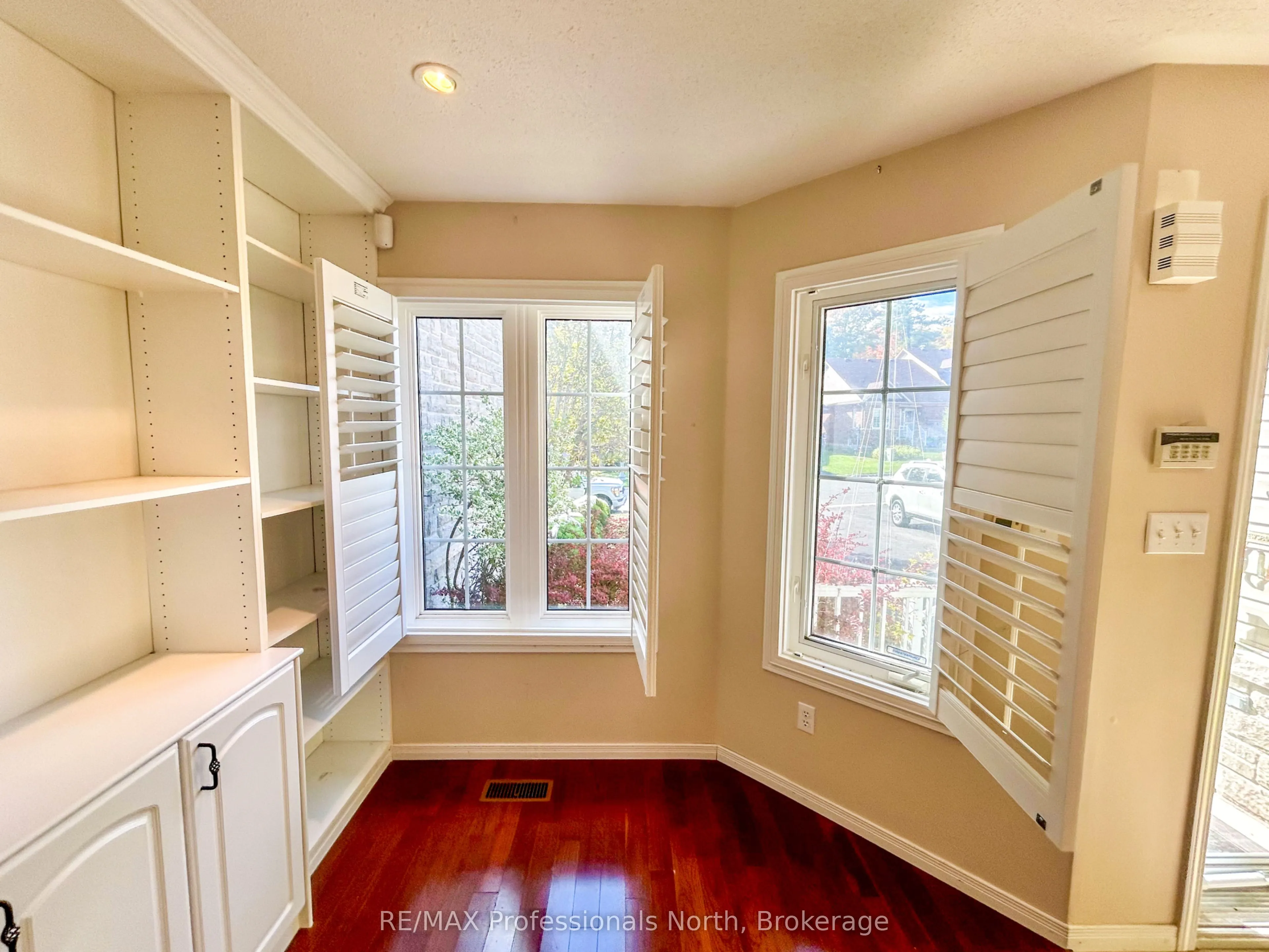 1406 Hancox Court