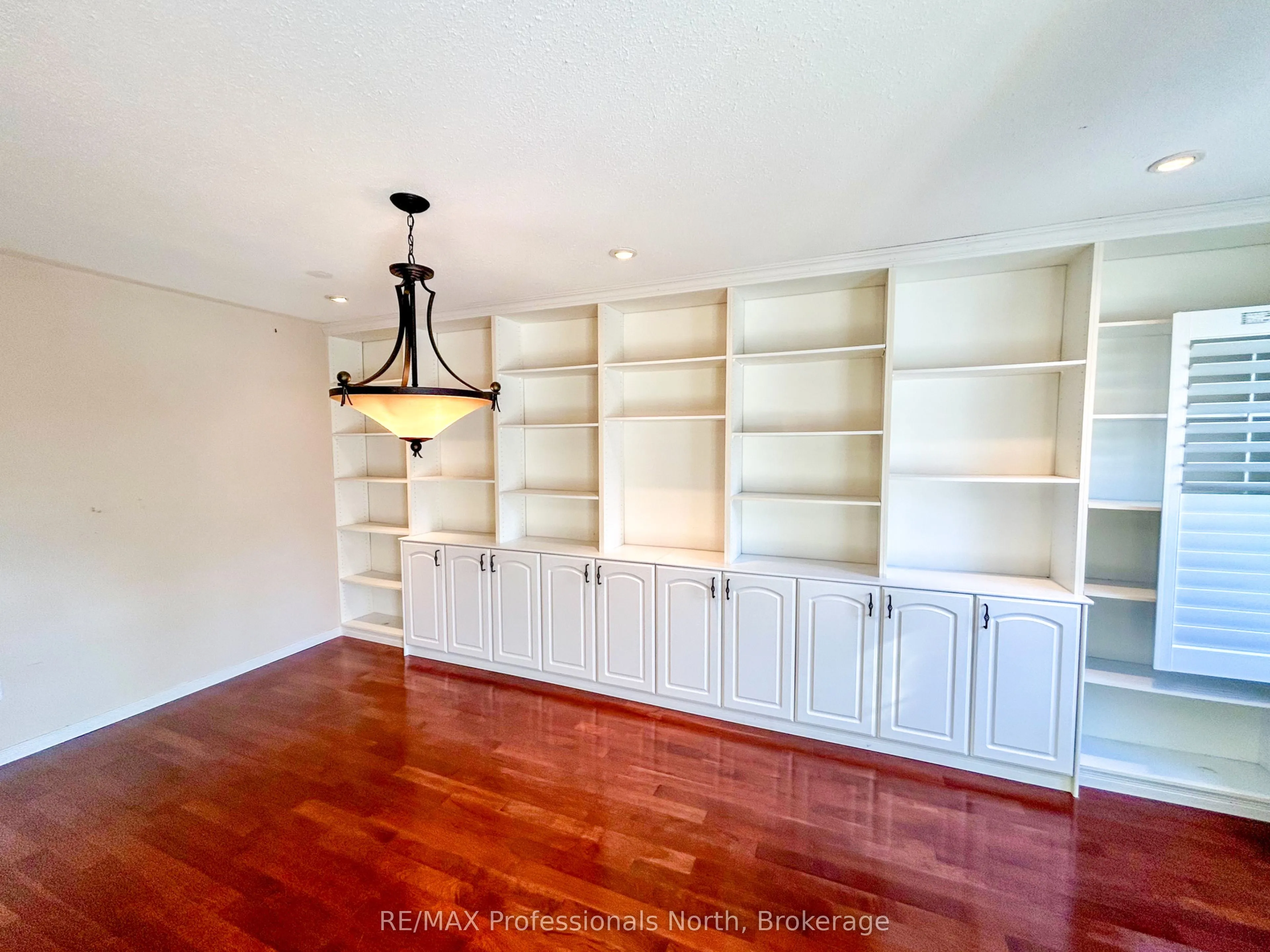 1406 Hancox Court