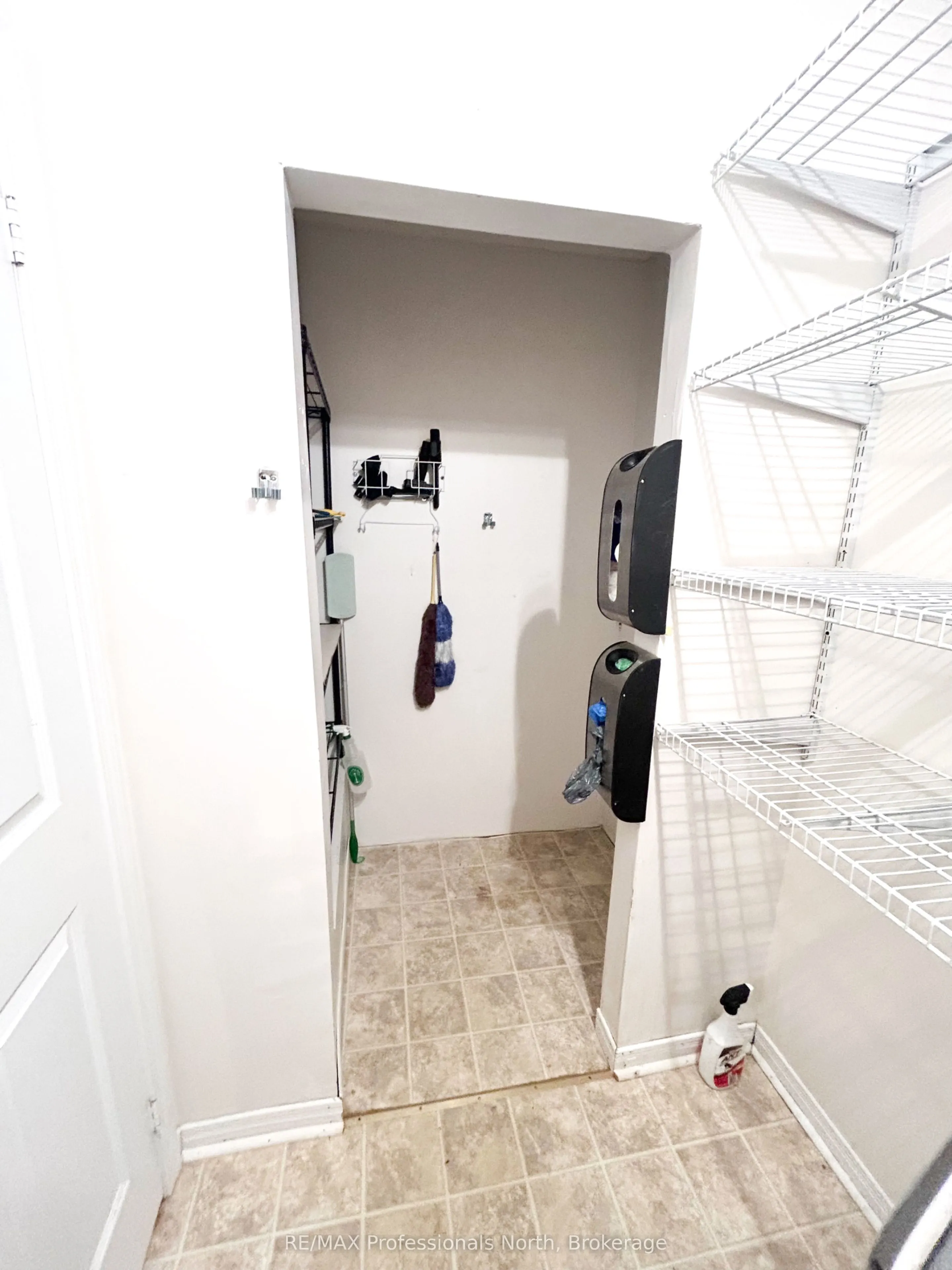 1406 Hancox Court