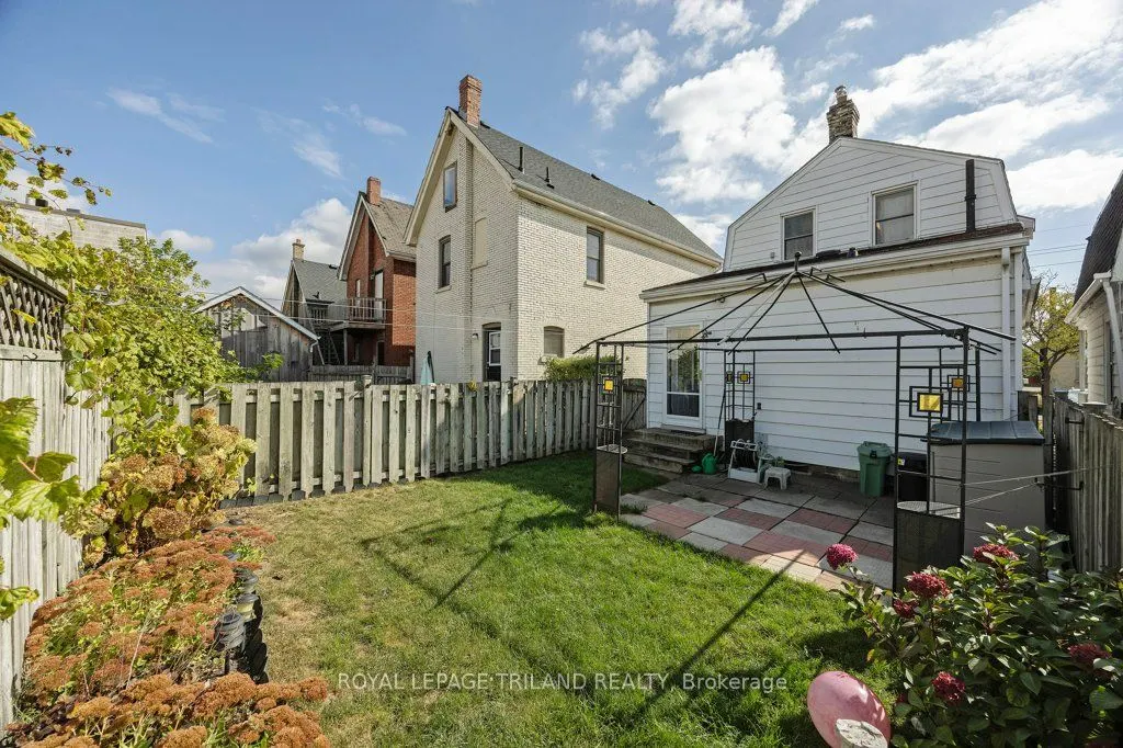 320 Horton Street E