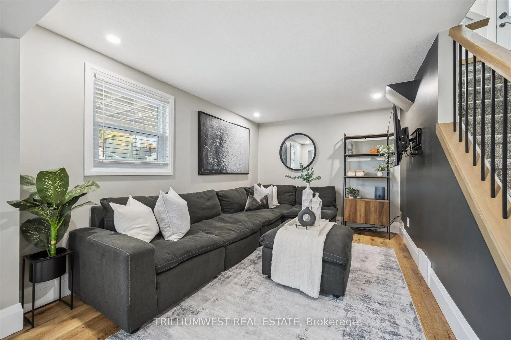 99 Deerwood Crescent