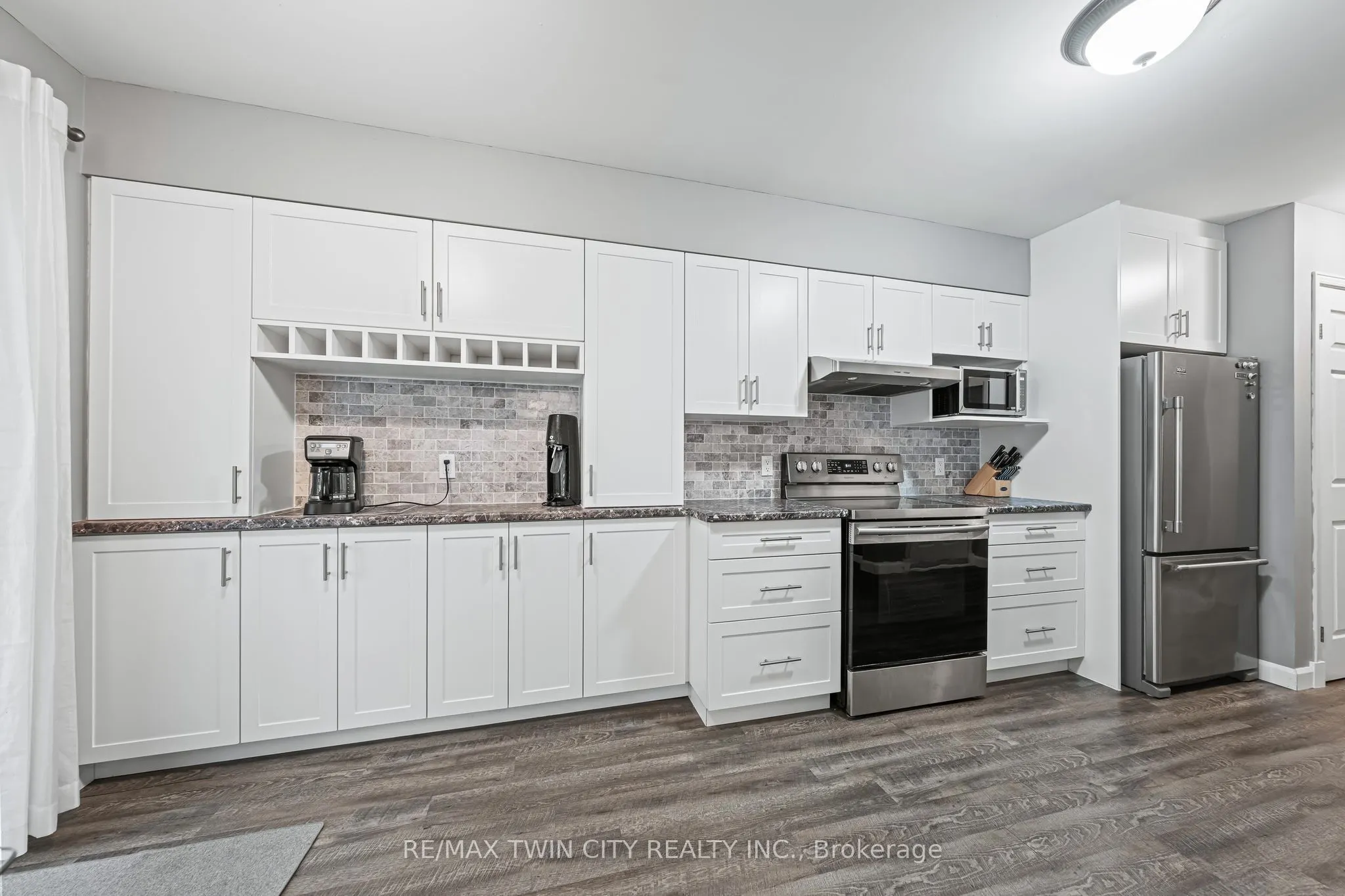21 Graystone Court