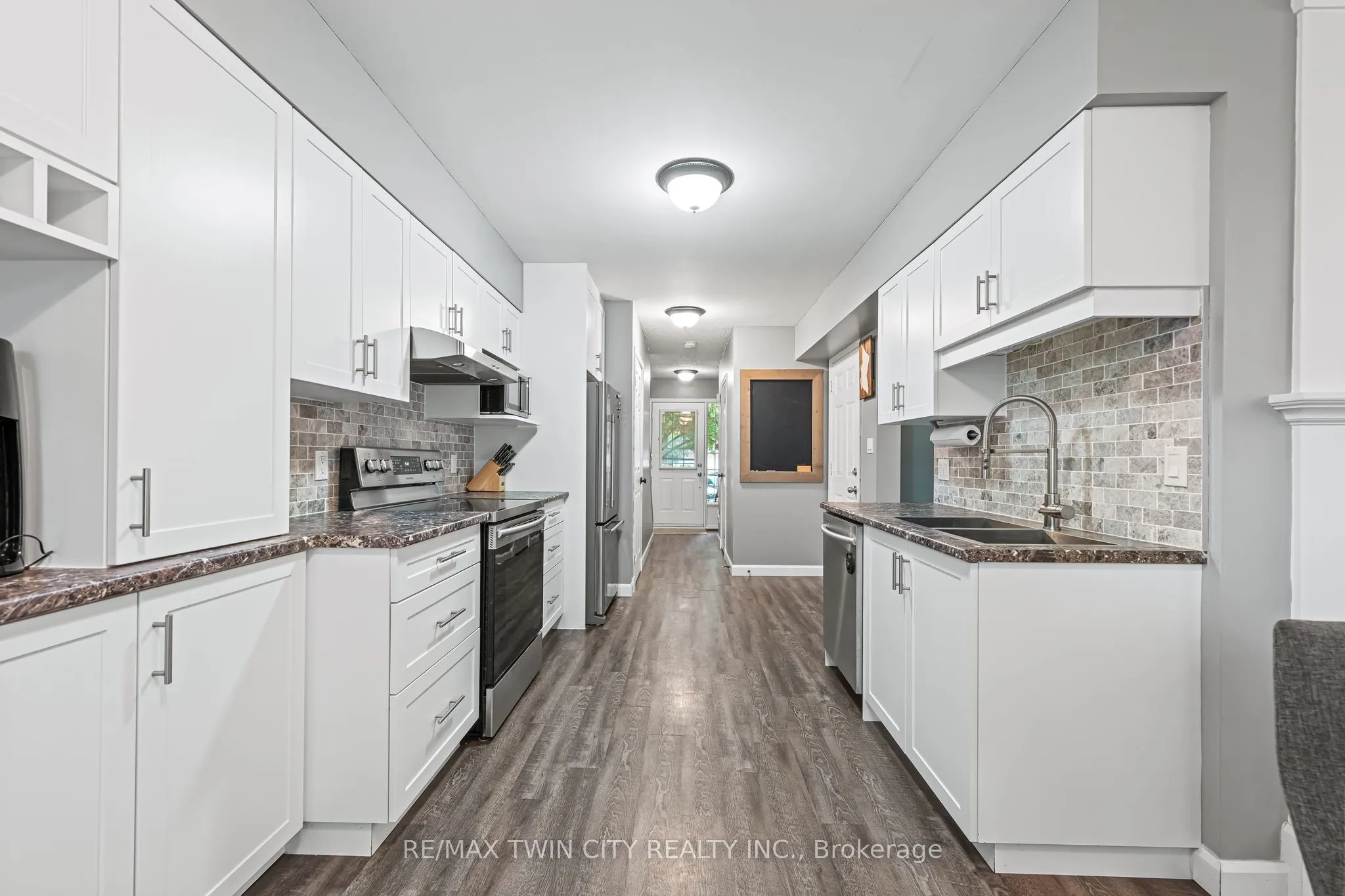 21 Graystone Court