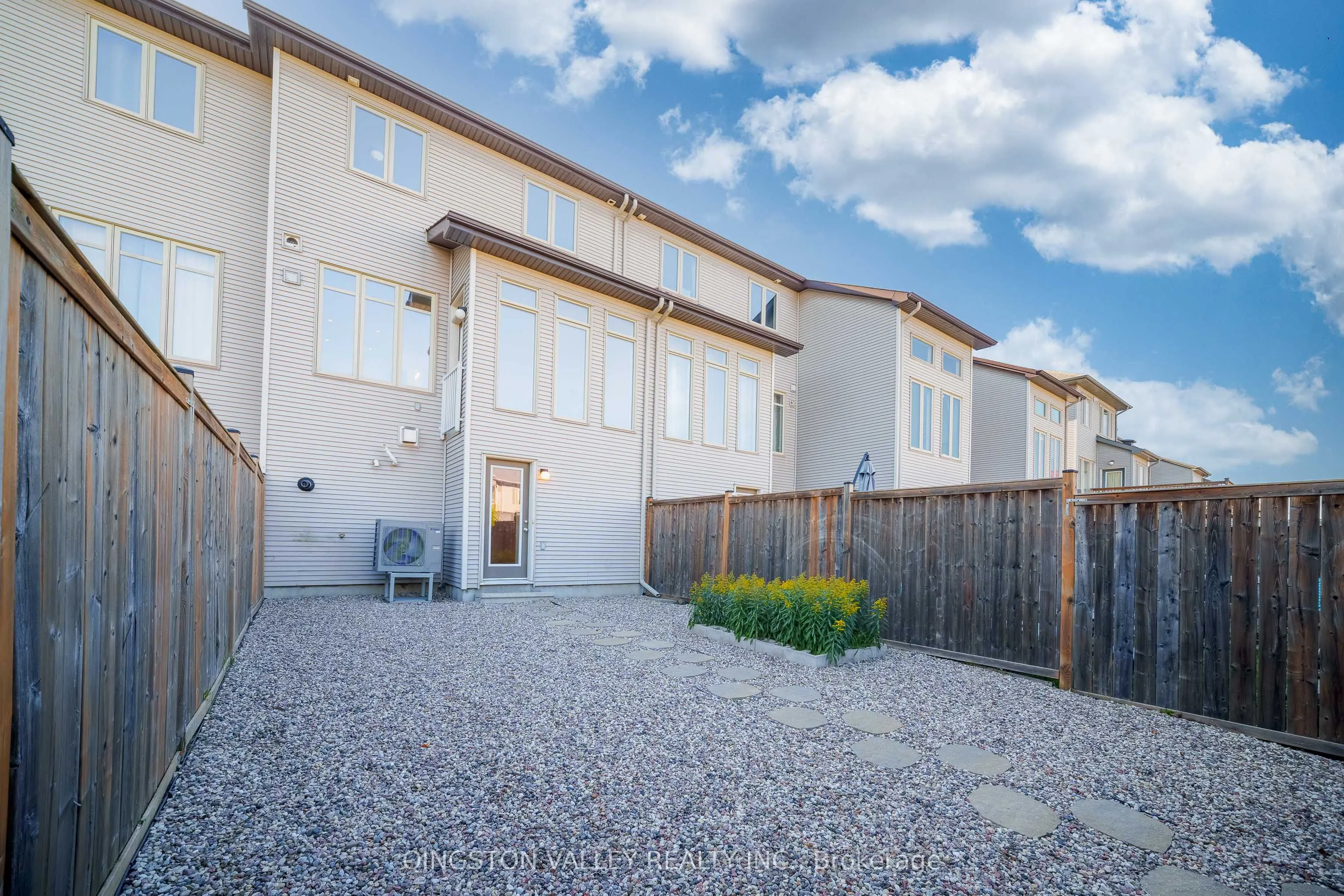 956 Fletcher Circle