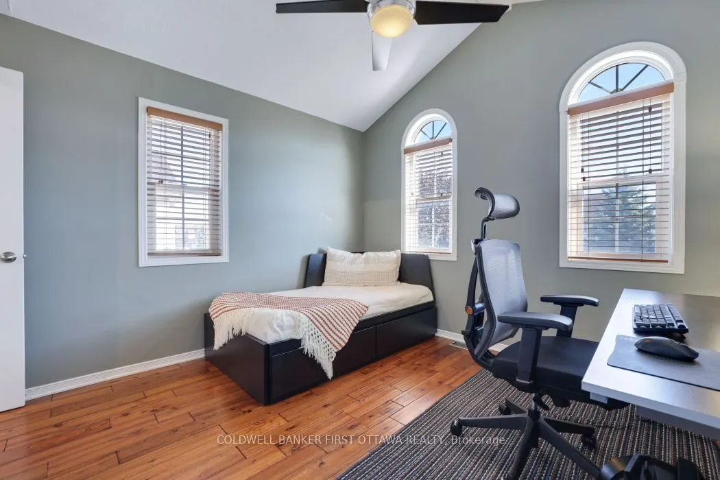 104 Streamside Crescent