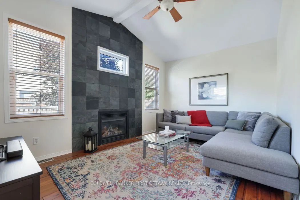 104 Streamside Crescent
