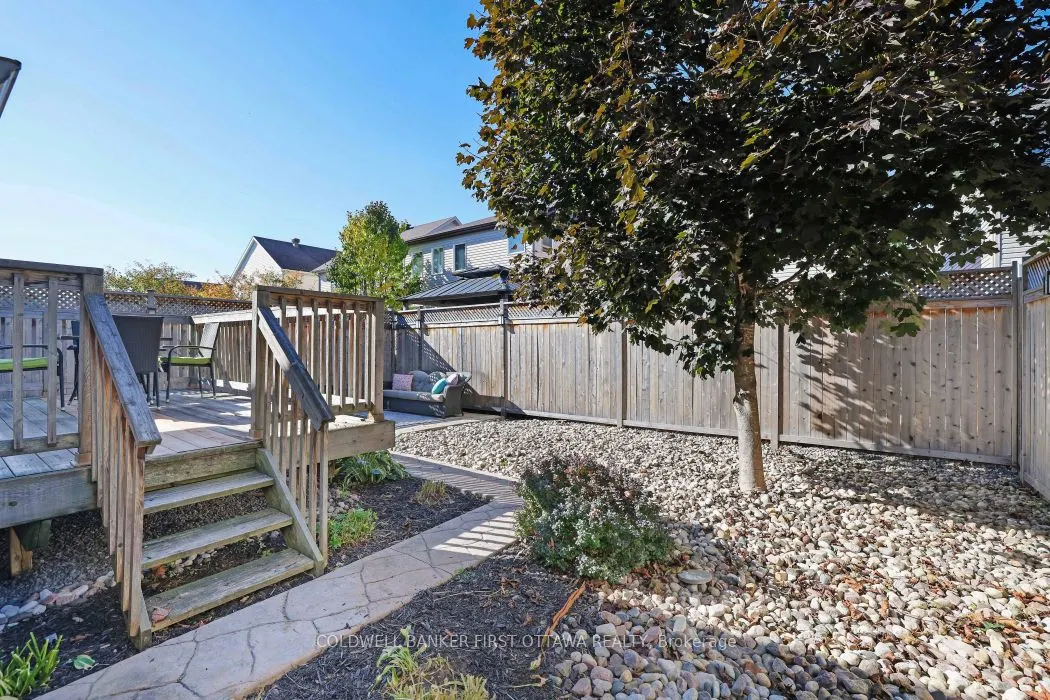 104 Streamside Crescent